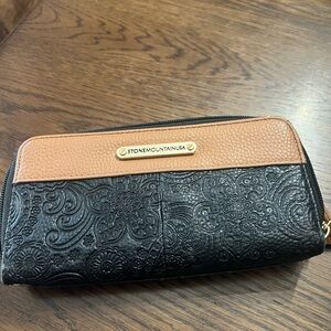 Stone Mountain ZIP closure wallet
